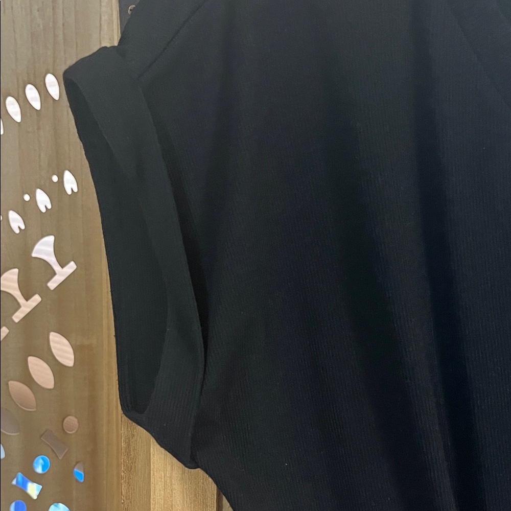 Cider Black V-Neck Short Sleeve crop top with twist front - Picture 3 of 3